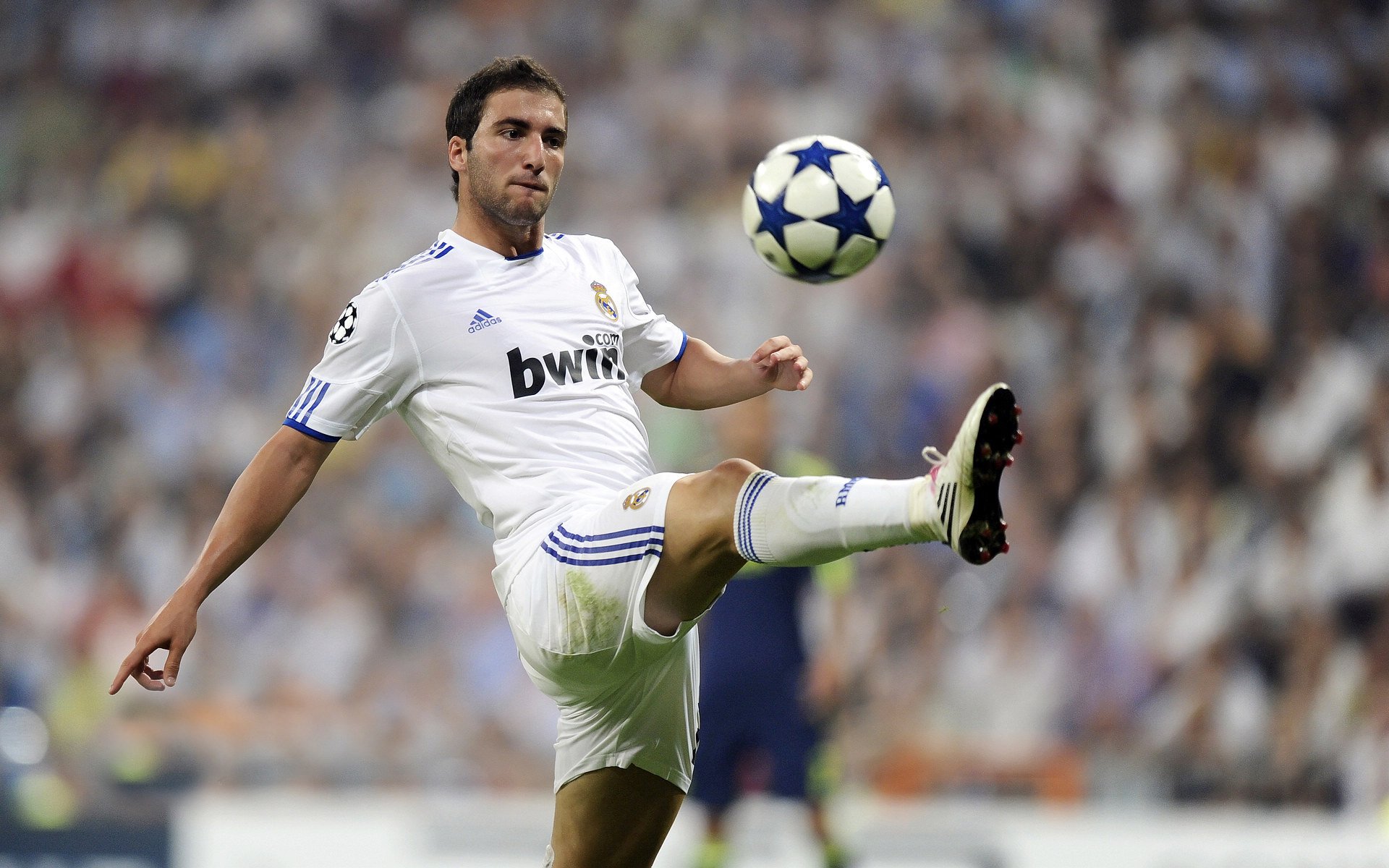 曼联将重点引进安德森，提升球队锋线实力，曼联球员安德鲁科尔