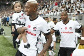 乐鱼官方-曼联将重点引进安德森，提升球队锋线实力，曼联球员安德鲁科尔